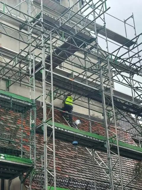 Gerüst an historischem Gebäude – GerüstBau JS (42)
