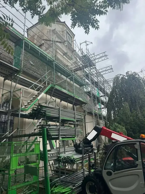 Gerüst an historischem Gebäude – GerüstBau JS (61)