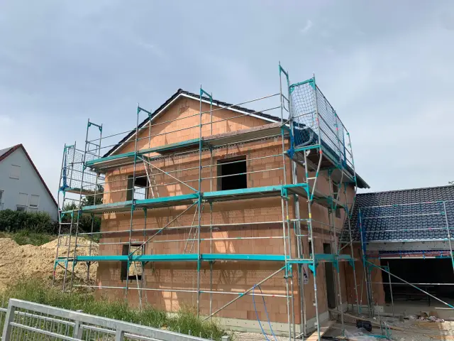 Gerüst am Neubau – GerüstBau JS (84)